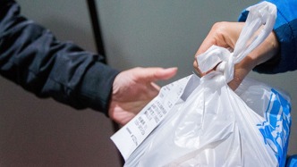 工人日報：外賣配送“最后百米”頻遇阻，是否該為騎手辦門禁卡