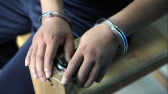 盜取小轎車后還駕車碰撞警車，警方通報(bào)：無人傷，嫌疑人已被抓