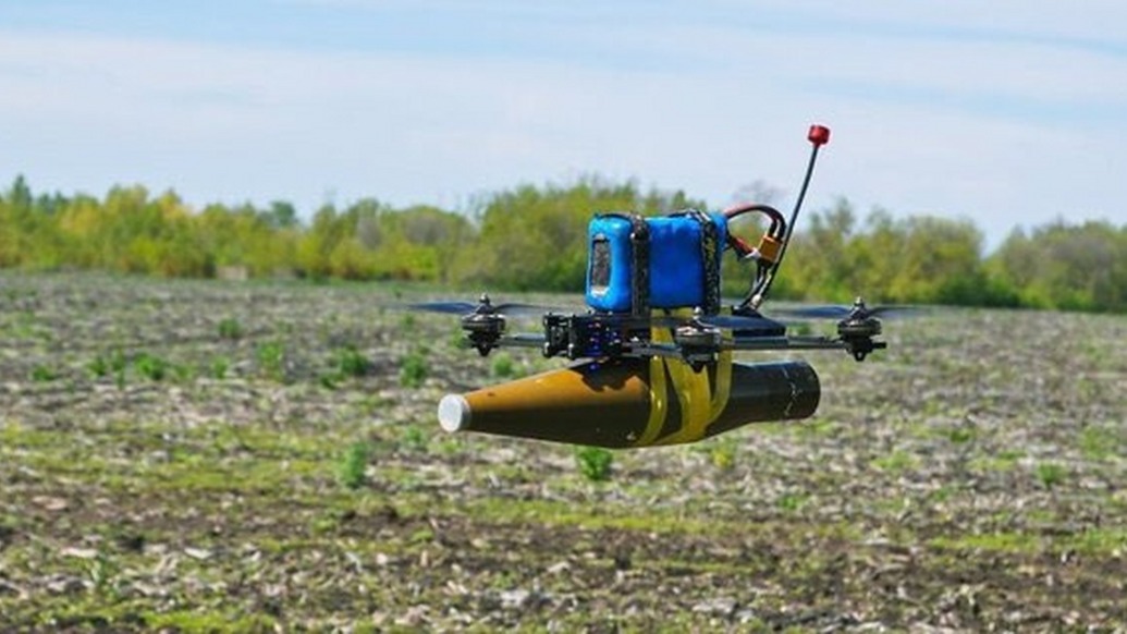 近距離開(kāi)兩槍擊落，俄軍士兵用霰彈槍擊落烏軍FPV無(wú)人機(jī)