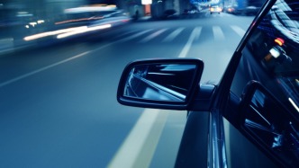 要求補(bǔ)差額路費(fèi)被拒，網(wǎng)約車司機(jī)擅自把乘客行李“送”到派出所