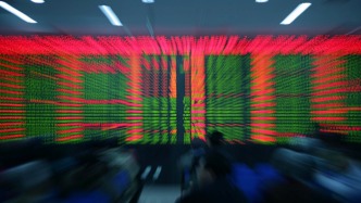 A股低開低走，尾盤跌幅擴大：滬指跌2.45%，兩市成交近2萬億元