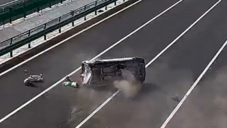 高速上暖心一幕！突發(fā)事故，多車司乘聯(lián)手守護(hù)生命