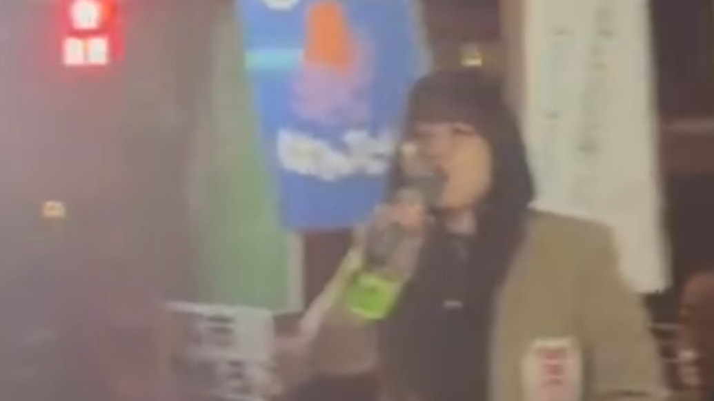 日本民眾再次聚集在首相官邸前，大喊“高市不要煽動戰(zhàn)爭”