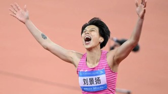 三歲半開始，媽媽就給她定好了早晨6點(diǎn)的鬧鐘