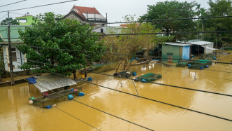 越南暴雨引發(fā)的洪災(zāi)已致90人喪生，近13萬用戶遭遇停電