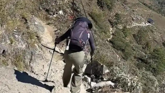 媒體：女子被嘲諷“吊牌小仙女”，一張尋親卡何以招致滿屏惡意？