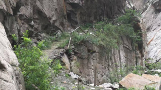 農(nóng)民開山修路被判非法采礦案申請(qǐng)?jiān)賹?，法院聽證后決定不予再審