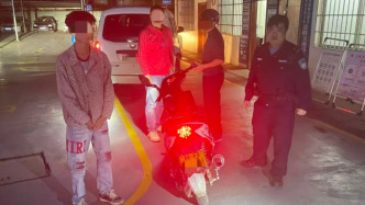 街頭“炸街”耍酷？交警一查：無證+改裝+未成年