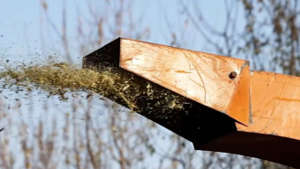 丰收后的“绿色谢幕”：新疆轮台8.18万亩白杏果枝粉碎还田，环保又肥田