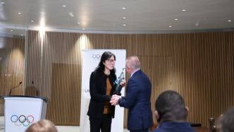 獲頒國(guó)際奧委會(huì)終身成就獎(jiǎng)，郎平落淚：不可思議，我很幸運(yùn)