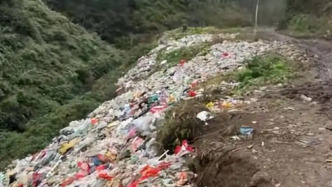 云南彝良深山傾倒大量垃圾遭曝光后，昭通市委書記連發(fā)四問