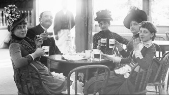 劉晗評(píng)《中午吃什么》｜經(jīng)濟(jì)學(xué)家戳穿的美食套路