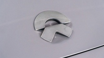 蔚来三季度净亏收窄三成，李斌预期明年实现年度盈利