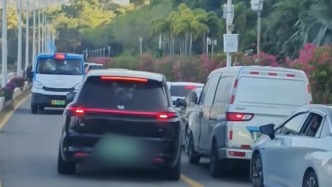 深圳一景點(diǎn)有車輛逆行致堵阻礙消防車，交警已找到涉事司機(jī)