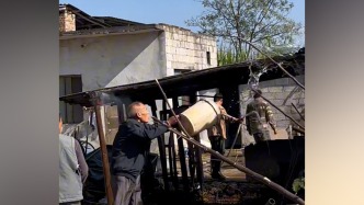 民房著火，一群“中國好鄰居”挺身而出