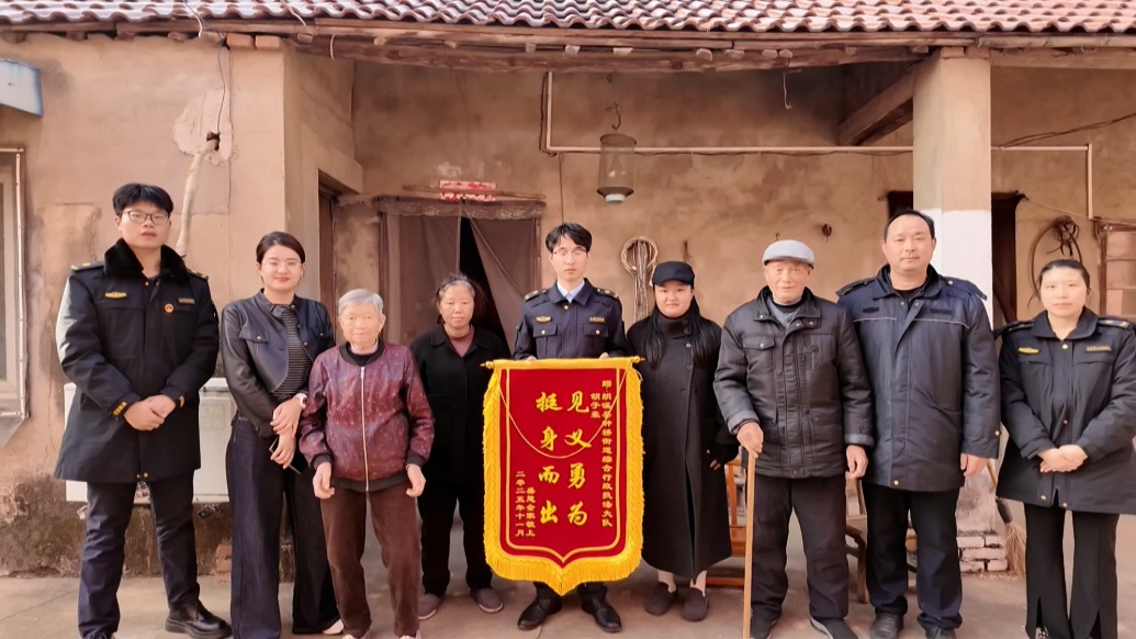 “救人是本能也是責(zé)任”，小伙碗筷一扔沖出門，跳水救起落水兒童