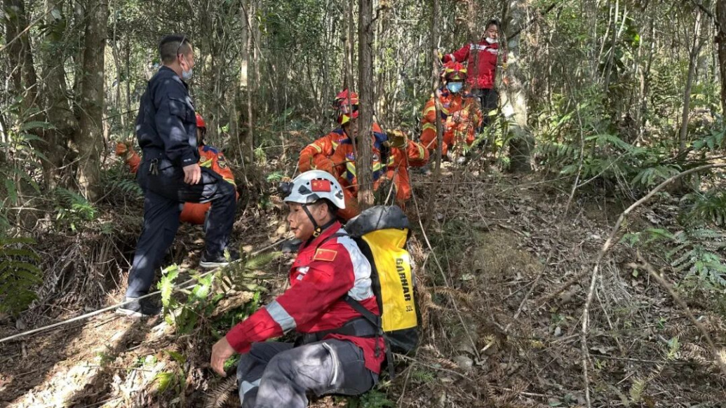 小伙獨闖廣西大明山身亡，搜救人員：沖鋒衣單薄，或因失溫去世