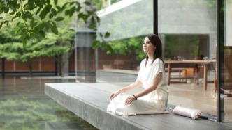 她26歲閃婚明星陳龍，為愛隱退近10年，如今強(qiáng)勢歸來