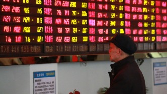 A股午后回落，創(chuàng)指漲幅收窄：CPO繼續(xù)走強(qiáng)，軍工、水產(chǎn)板塊下挫