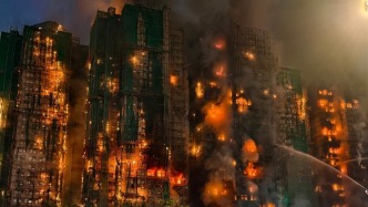 香港大埔住宅楼火灾已致14人遇难多人受伤，现场火势依旧凶猛