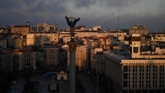 新華社記者在基輔街頭偶遇烏軍士兵：4年里7個(gè)好友殞命戰(zhàn)場(chǎng)