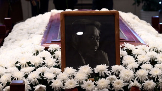 103歲茅盾文學(xué)獎(jiǎng)獲得者王火遺體告別儀式舉行，曾是最早報(bào)道南京大屠殺的記者之一