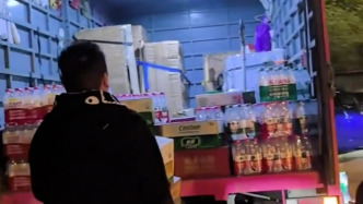 香港大埔火灾，深圳多名市民自发筹备物资连夜送至指定地点