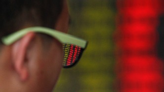 A股沖高回落，三大股指漲跌互現(xiàn)：消費(fèi)電子板塊表現(xiàn)活躍