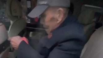 97歲老兵迷路，男子驅(qū)車送回：能送他是我的榮幸