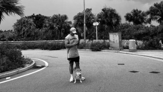 女友悼念何伟豪“你系我嘅骄傲”，大批网友留言：“多谢你，香港英雄”