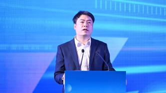 澎湃新闻实现AI应用的路径：自主化、产品化、后台化、全员化