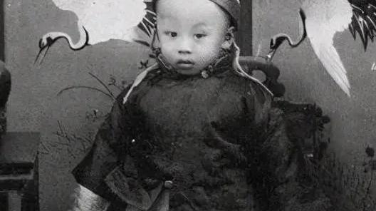 歷史上的今天｜1908年12月2日，三歲的溥儀登基