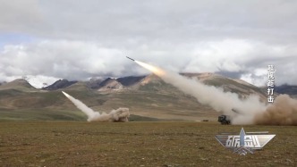 视频丨“量大管饱”！远火对海实弹射击画面曝光