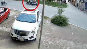 13歲學(xué)生無證駕駛摩托車，載著同學(xué)飆車追尾，5人當(dāng)場被“甩飛”