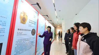 上博图文展再进社区，家门口“读”上海6000年