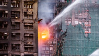 香港官方通報：大埔宏福苑棚網(wǎng)此前現(xiàn)場抽樣檢查未發(fā)現(xiàn)助燃情況