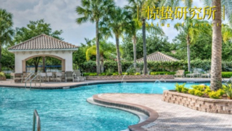 高端度假酒店，走到十字路口