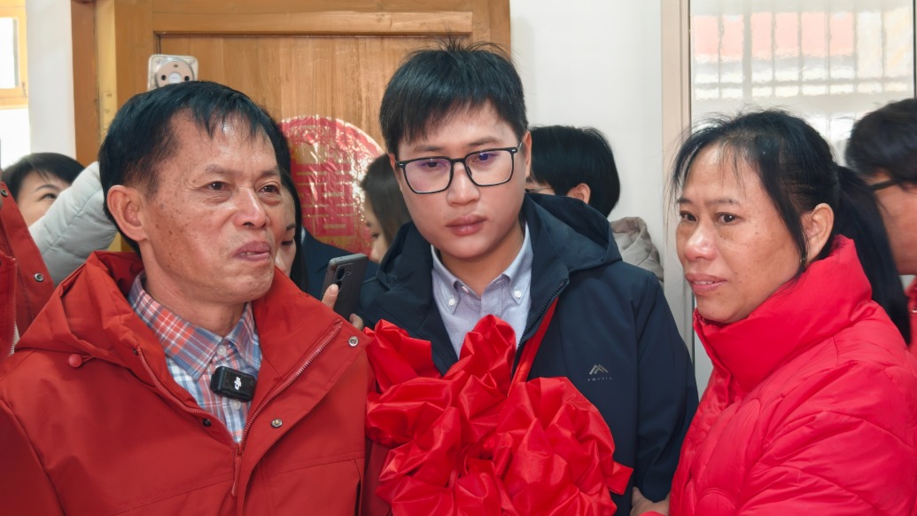 尋兒30年,梁志輝爸爸終于站在了鏡頭C位