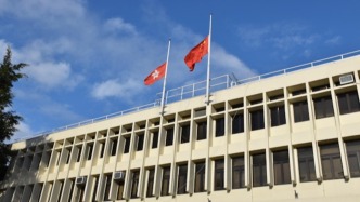香港市民消防局外悼念殉职消防员何伟豪：一路好走，辛苦你了
