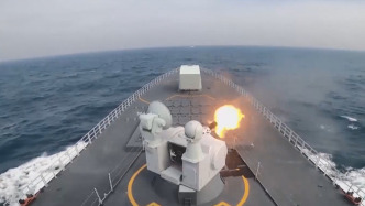 视频丨日本“撑伞架枪”直指台海，解放军防守反击有底气