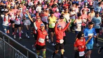 上海馬拉松鳴槍起跑！賽事報名人數(shù)再次刷新紀錄