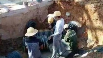 云南瑞丽一市政工程违法分包，156名农民工工资遭拖欠八年未结