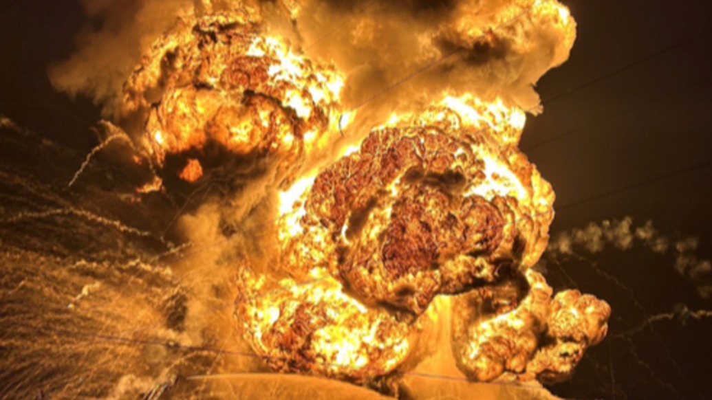 澳大利亞一工廠發(fā)生爆炸，空中升起巨大火球