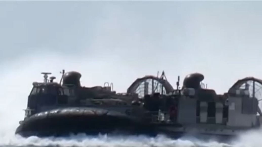 施压委内瑞拉，美军气垫艇在波多黎各海岸活动