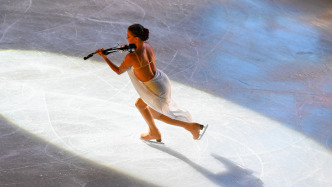 魔都眼｜世界冠軍冰舞秀點(diǎn)亮浦東500㎡城市冰場(chǎng)