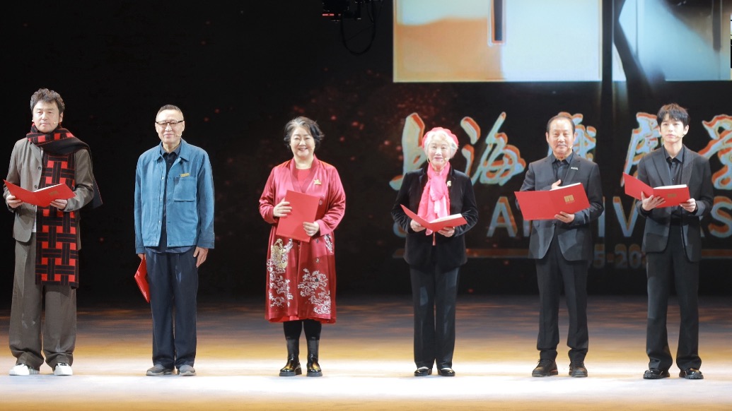 祝希娟馬伊琍雷佳音王傳君都回來了，為上戲朗誦《有一束光》