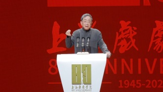 戏剧的最高魅力是什么？余秋雨：让千万人感动如一人