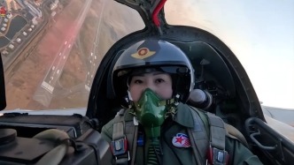 罕見公開！朝鮮空軍女飛行員駕駛蘇-25戰(zhàn)機(jī)獻(xiàn)藝紀(jì)念活動(dòng)