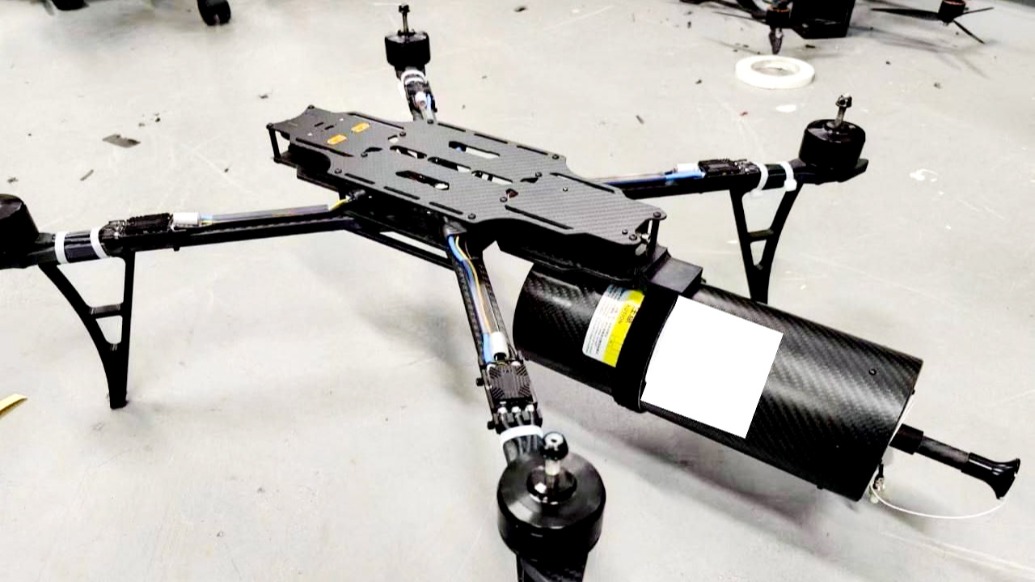 近距離空中撞擊！俄軍用光纖無(wú)人機(jī)摧毀烏軍無(wú)人“轟炸機(jī)”