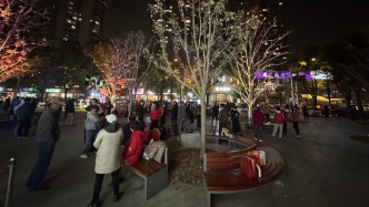 当24小时公园图书馆遇上广场舞